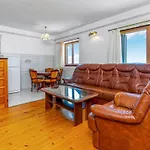 Two Bedroom With Terrace And Sea View Apartament *