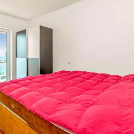 Two Bedroom With Terrace And Sea View *
