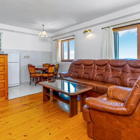 Two Bedroom With Terrace And Sea View Appartement *