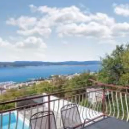 Two Bedroom With Terrace And Sea View Appartement *