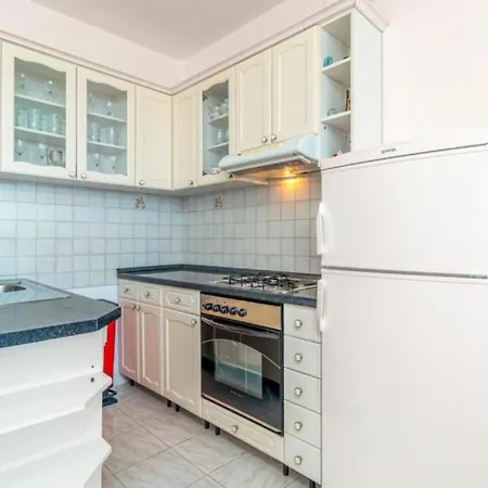 Two Bedroom With Terrace And Sea View Appartement Crikvenica