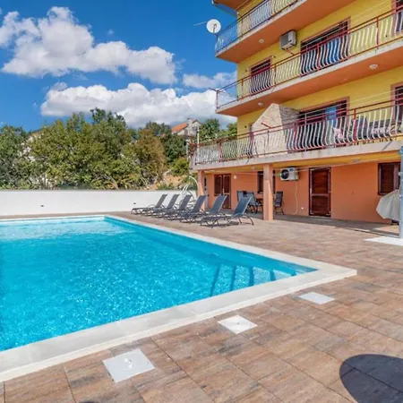 Two Bedroom With Terrace And Sea View Lägenhet Crikvenica