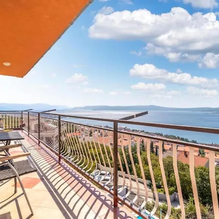 Two Bedroom With Terrace And Sea View Appartement *