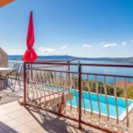 Two Bedroom With Terrace And Sea View *
