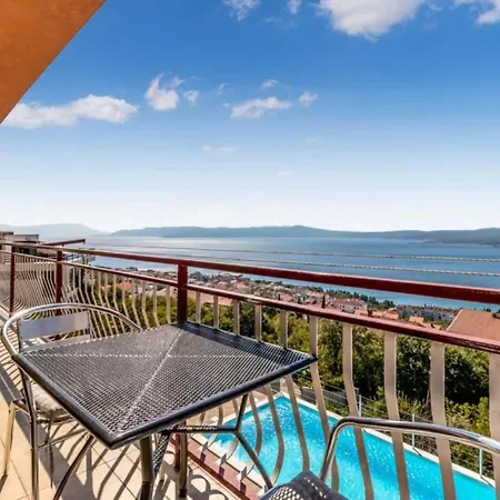 Two Bedroom With Terrace And Sea View * Crikvenica