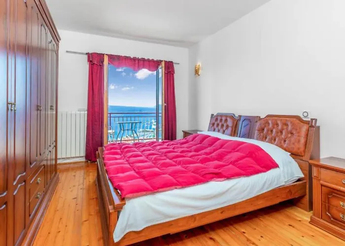 Lägenhet Two Bedroom With Terrace And Sea View *
