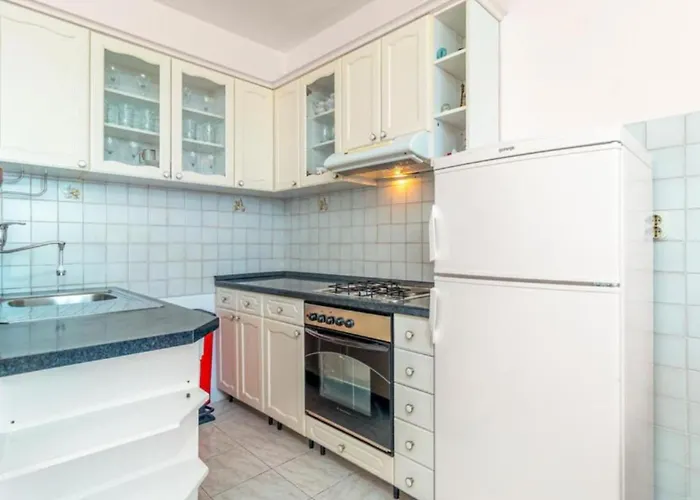 Two Bedroom With Terrace And Sea View Lägenhet Crikvenica