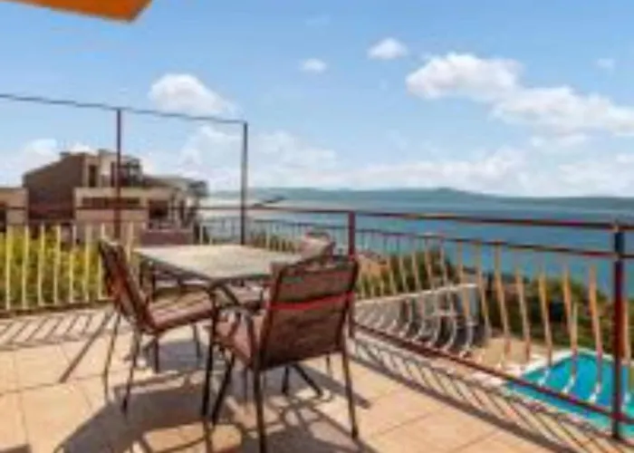 Two Bedroom With Terrace And Sea View Lägenhet