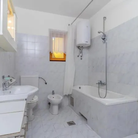 Two Bedroom With Terrace And Sea View *