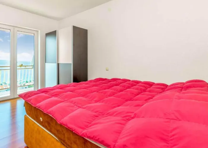 Two Bedroom With Terrace And Sea View *