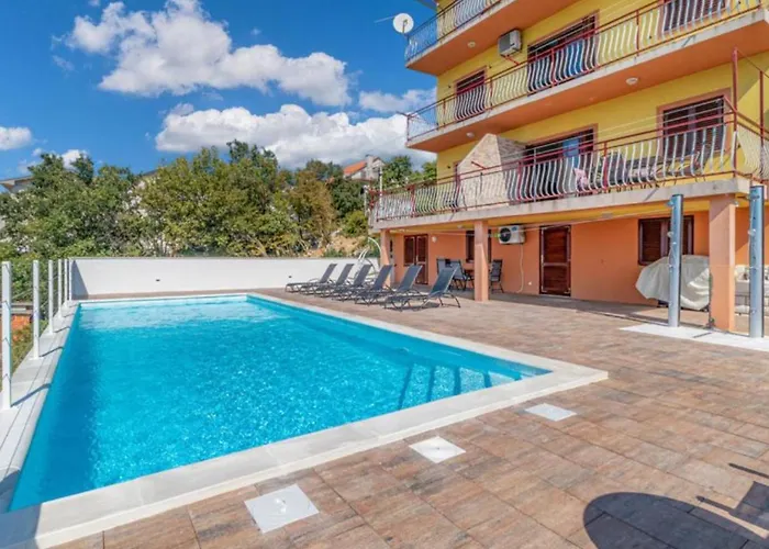 Two Bedroom With Terrace And Sea View 아파트 크리크베니카