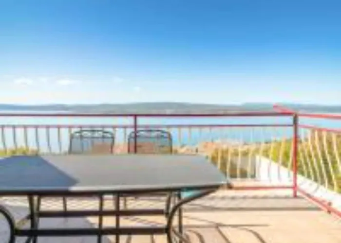 Two Bedroom With Terrace And Sea View 아파트